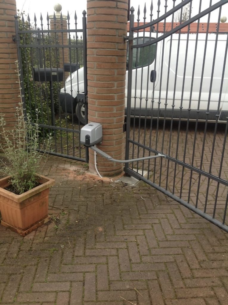 Trasforma il tuo ingresso: Sicurezza, Comodità ed Eleganza con un Cancello Automatico!